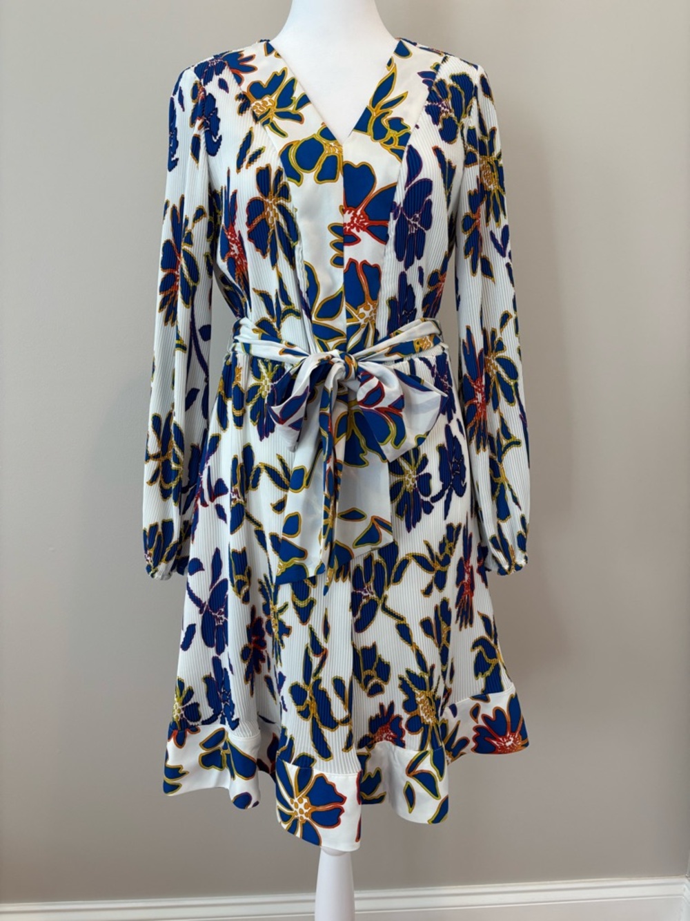 Taylor Long Sleeve Dress NWOT Womens Medium  Blue/Yellow/Red/Purple/White